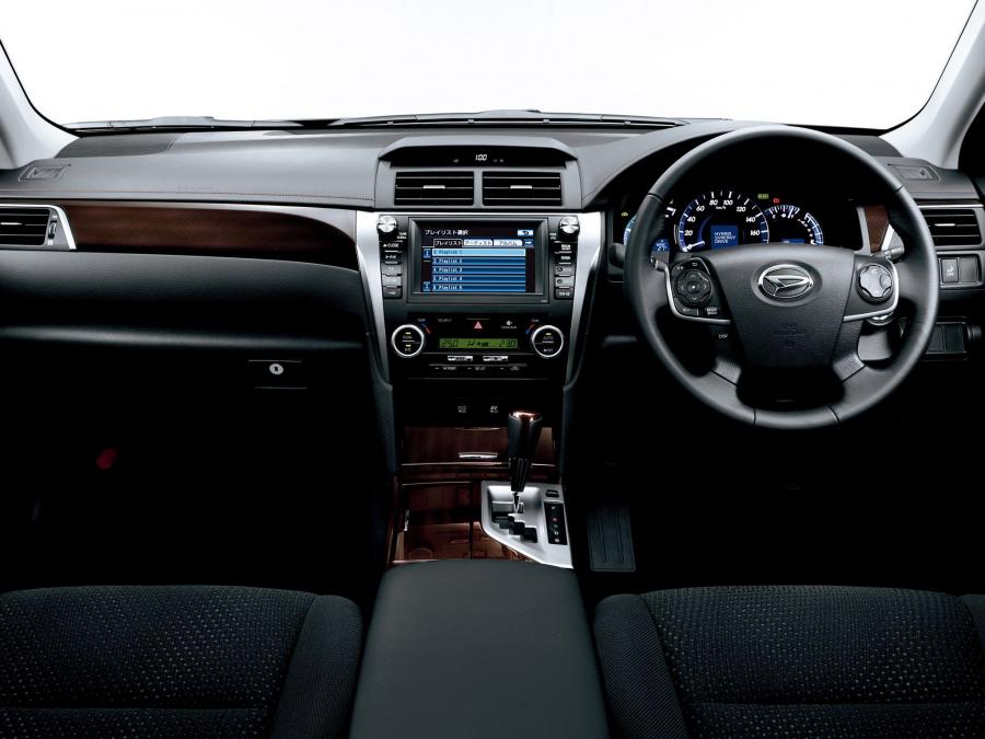  Daihatsu Altis Hybrid 2012 года  (фото 4 из 6)